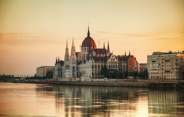 Edificio del Parlamento húngaro en Budapest Fotos de stock