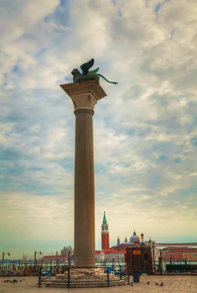 San 在意大利威尼斯著名的圣马可广场 — 图库照片