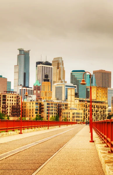 Downtown minneapolis, minnesota på kvällen — Stockfoto