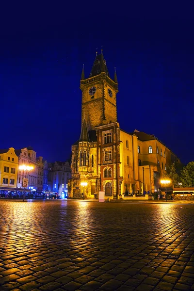 Vieille place du marché à Prague la nuit — Photo