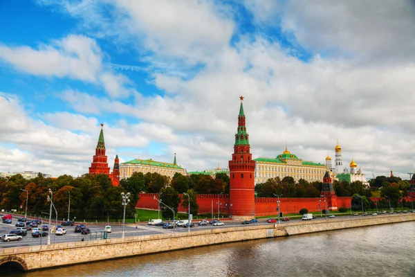 Panoramisk överblick i centrala Moskva med Kreml — Stockfoto