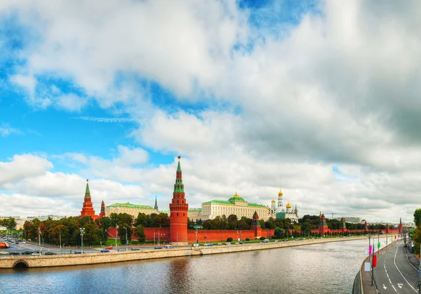 Panoramisk överblick i centrala Moskva med Kreml — Stockfoto