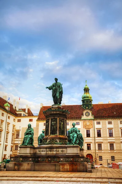 Monumento no Palácio de Hofburg em Viena, Áustria — Fotografia de Stock