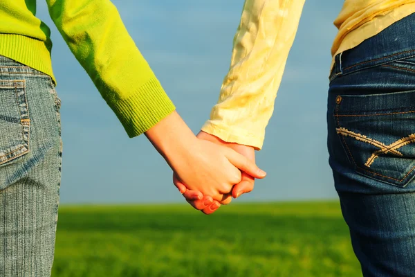 Teen girls holding hands — Stock Photo, Image