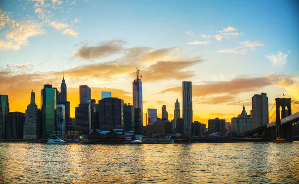 New York City cityscape at sunset — Stock Photo, Image