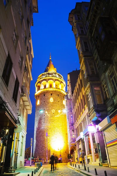 Galata Kulesi (günümüzdekine yapıya) İstanbul, Türkiye