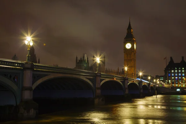 Westminster bridgr and Big Ben tower in London — Stock Photo, Image