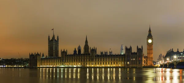 Parlementsgebouw met grote ben panorama in Londen — Stockfoto