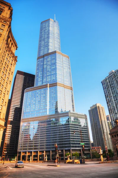 A Trump International Hotel és a torony, Chicago, Il, reggel — Stock Fotó