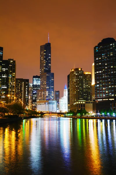 A Trump International Hotel és a Tower Chicago, Il az éjszakában — Stock Fotó