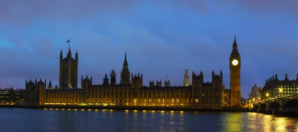 Parlementsgebouw met grote ben panorama in Londen — Stockfoto