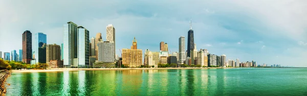 Downtown Chicago, IL em um dia ensolarado — Fotografia de Stock