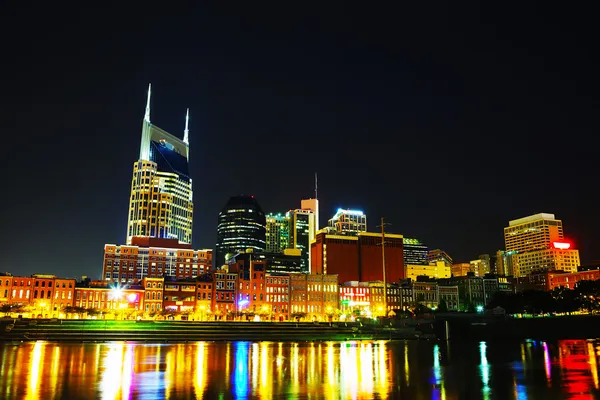 Downtown nashville skyline in de nacht — Stockfoto