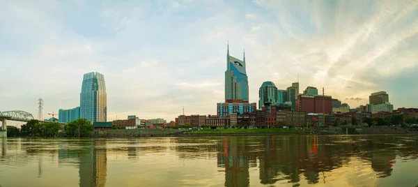 Centro di Nashville paesaggio urbano la sera — Foto Stock