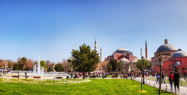 Santa Sofía en Estambul, Turquía por la mañana — Foto de Stock