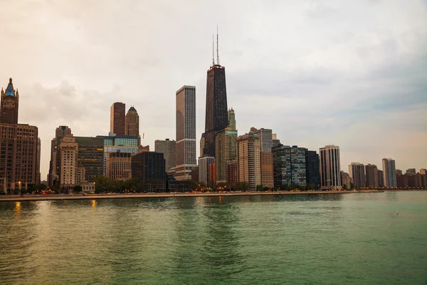 Downtown chicago, il, o zachodzie słońca — Zdjęcie stockowe