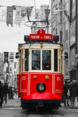 istanbul Caddesi eski moda kırmızı tramvay