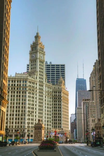 Chicago centro con el edificio Wrigley — Foto de Stock