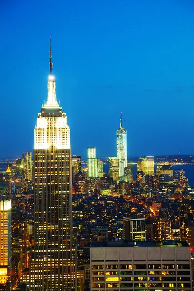 Paisaje urbano de Nueva York en la noche — Foto de Stock