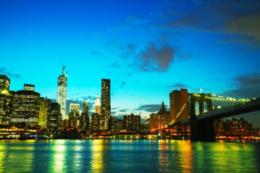 Gün batımında New York şehri manzarası