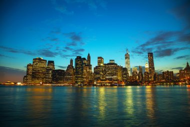 Gün batımında New York şehri manzarası