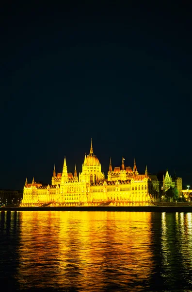 Casas do Parlamento húngaro em Budapeste — Fotografia de Stock