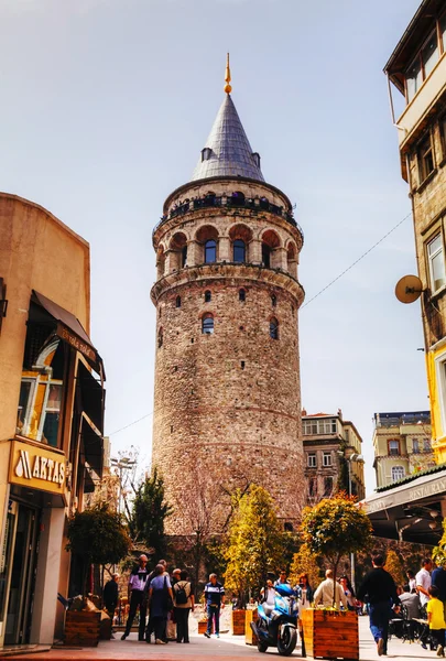 Galata Kulesi (günümüzdekine yapıya) İstanbul, Türkiye