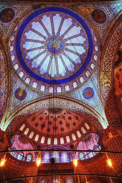 Antiguas pinturas en el techo de la mezquita del sultán Ahmed (Mezquita azul) —  Fotos de Stock