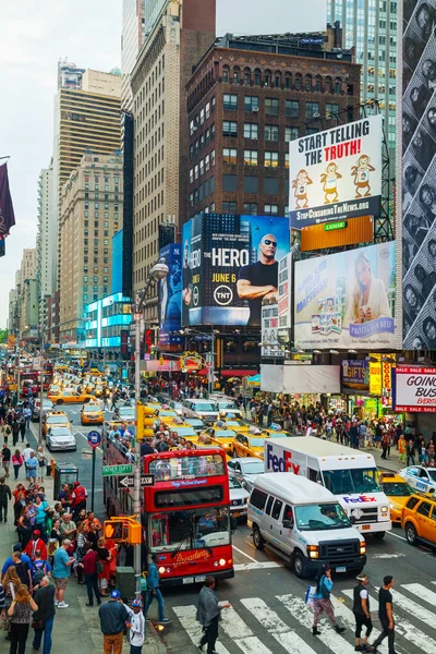 Rusningstrafik vid times square i new york city — Stockfoto