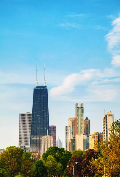 Центр Чикаго, штат Иллинойс, утром — стоковое фото