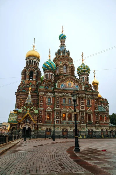 Retter auf Blutkathedrale in St. Petersburg, Russland — Stockfoto