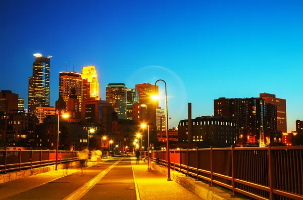 Downtown Minneapolis, Minnesota à noite — Fotografia de Stock