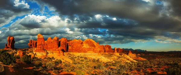 Festői kilátással az arches nemzeti park, utah, usa — Stock Fotó