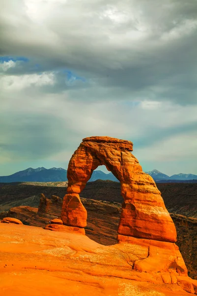 Delicato arco al Parco Nazionale degli Archi, Utah, USA — Foto Stock