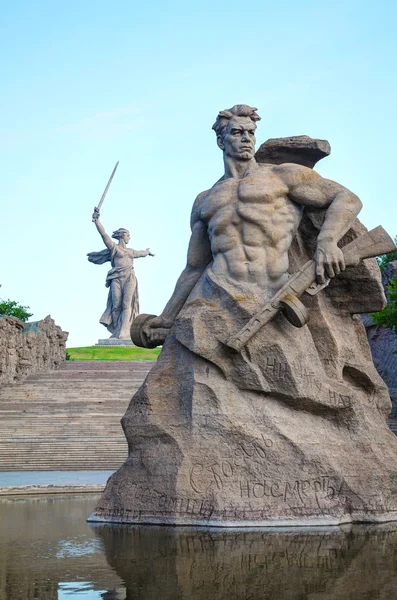 Ruft das Mutterland! Denkmal in Wolgograd, Russland — Stockfoto