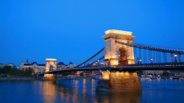 Puente en budapest — Vídeo de stock