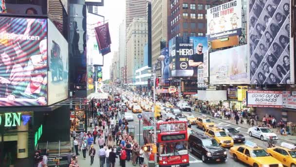 Spitsuur op times square in new york city — Stockvideo