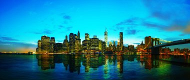 Gün batımında New York şehri manzarası