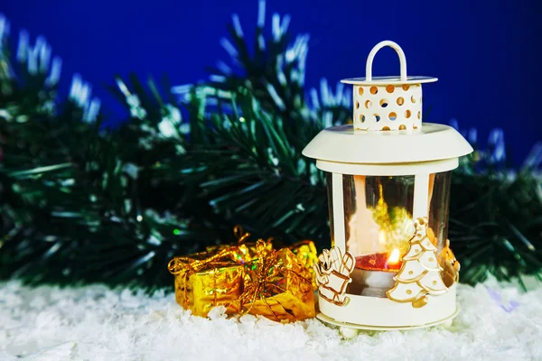 Vánoční Lucerna s dárky — Stock fotografie