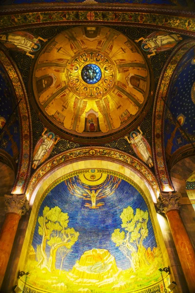 Interior de la Iglesia de todos los Pueblos —  Fotos de Stock