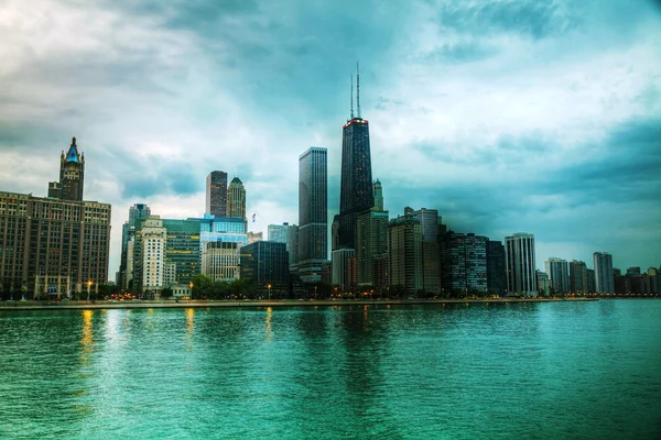 Downtown chicago, il, o zachodzie słońca — Zdjęcie stockowe