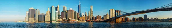 New York City cityscape with Brooklyn bridge — Stock Photo, Image