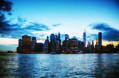 Gün batımında New York şehri manzarası
