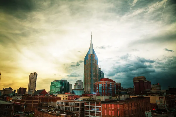 Paysage urbain du centre-ville de Nashville en soirée — Photo