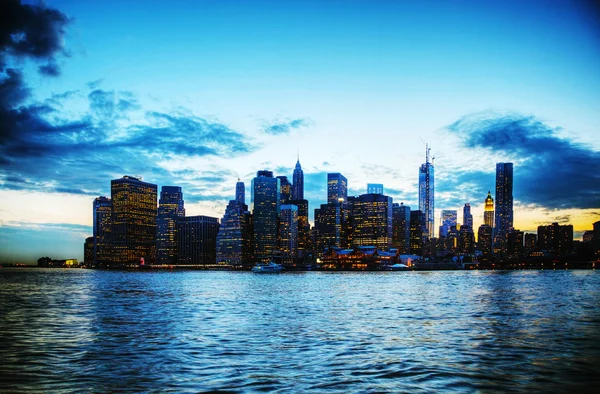 New York City stadsbild vid solnedgången — Stockfoto