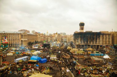 Devrimden sonra Maidan (bağımsızlık) kare
