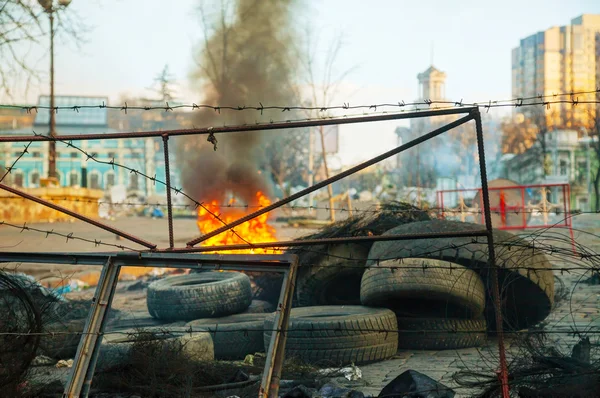 Kiev barikata lastiklere yanma