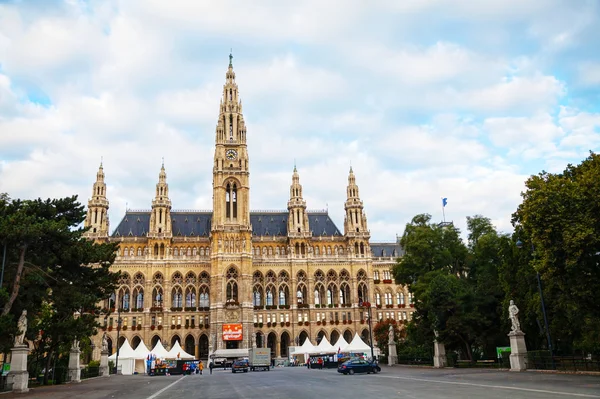 Rathaus (ratusz) w Wiedniu, Austria rano — Zdjęcie stockowe