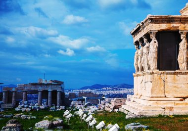 Atina'da caryatids sundurma