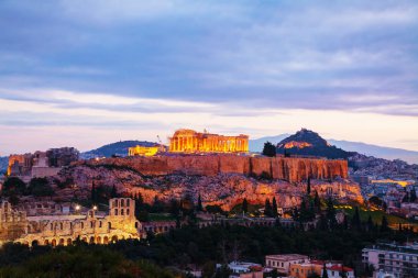 Akropolis akşam güneş battıktan sonra